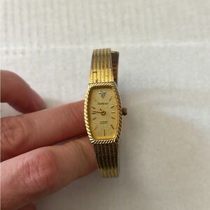 READ DESCRIPTION- vintage women’s wrist watch - Armitron